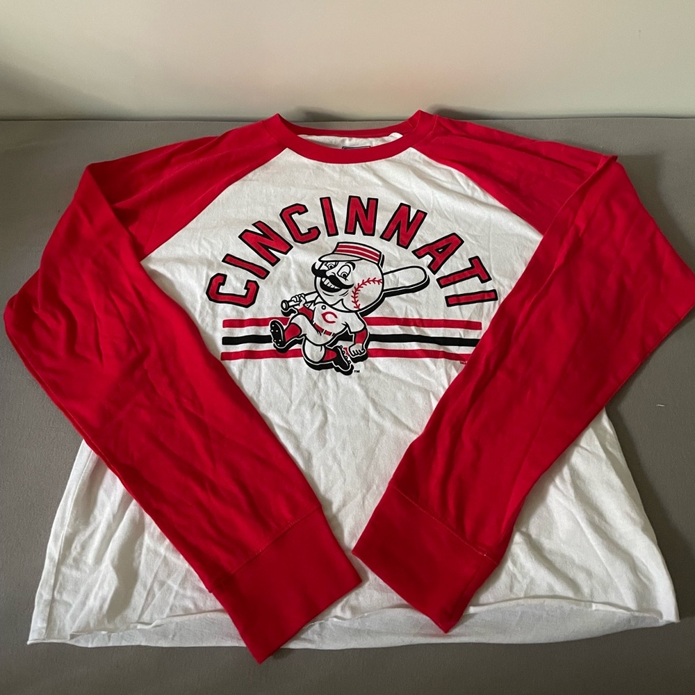 Beautiful Red long sleeved Cropped Baseball Tee